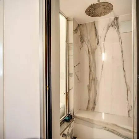 Luxury By Spanish Square *